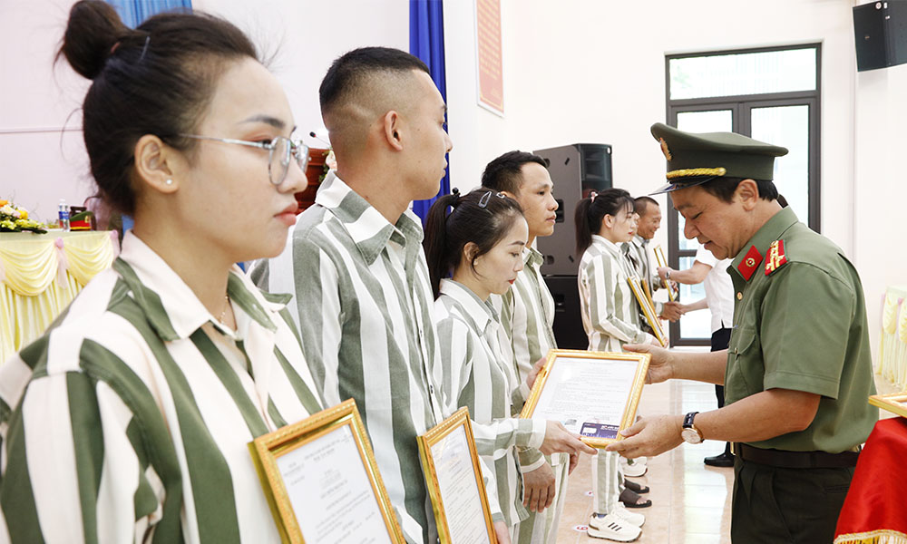  Trại giam Ngọc Lý công bố Quyết định đặc xá cho 227 phạm nhân 